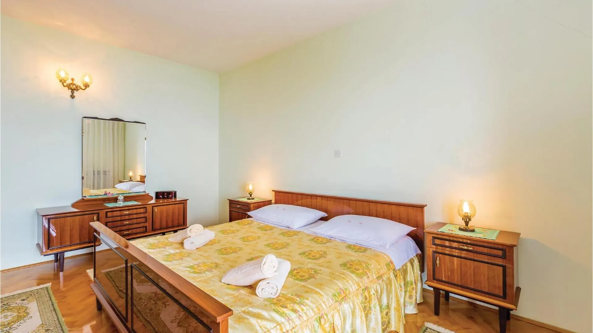 2 Bedroom Lovely Apartment In Ловран 0*,