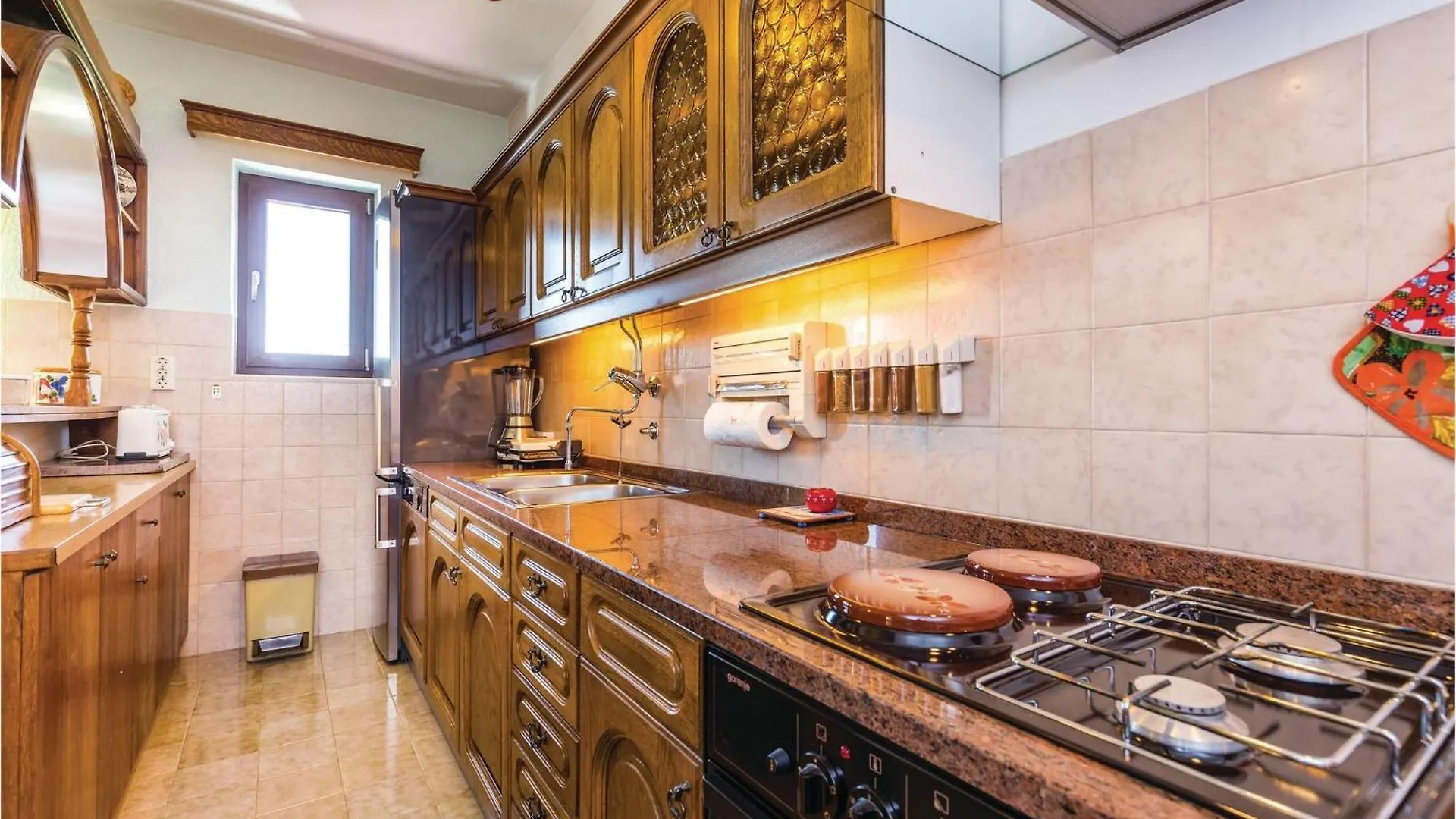 2 Bedroom Lovely Apartment In Ловран