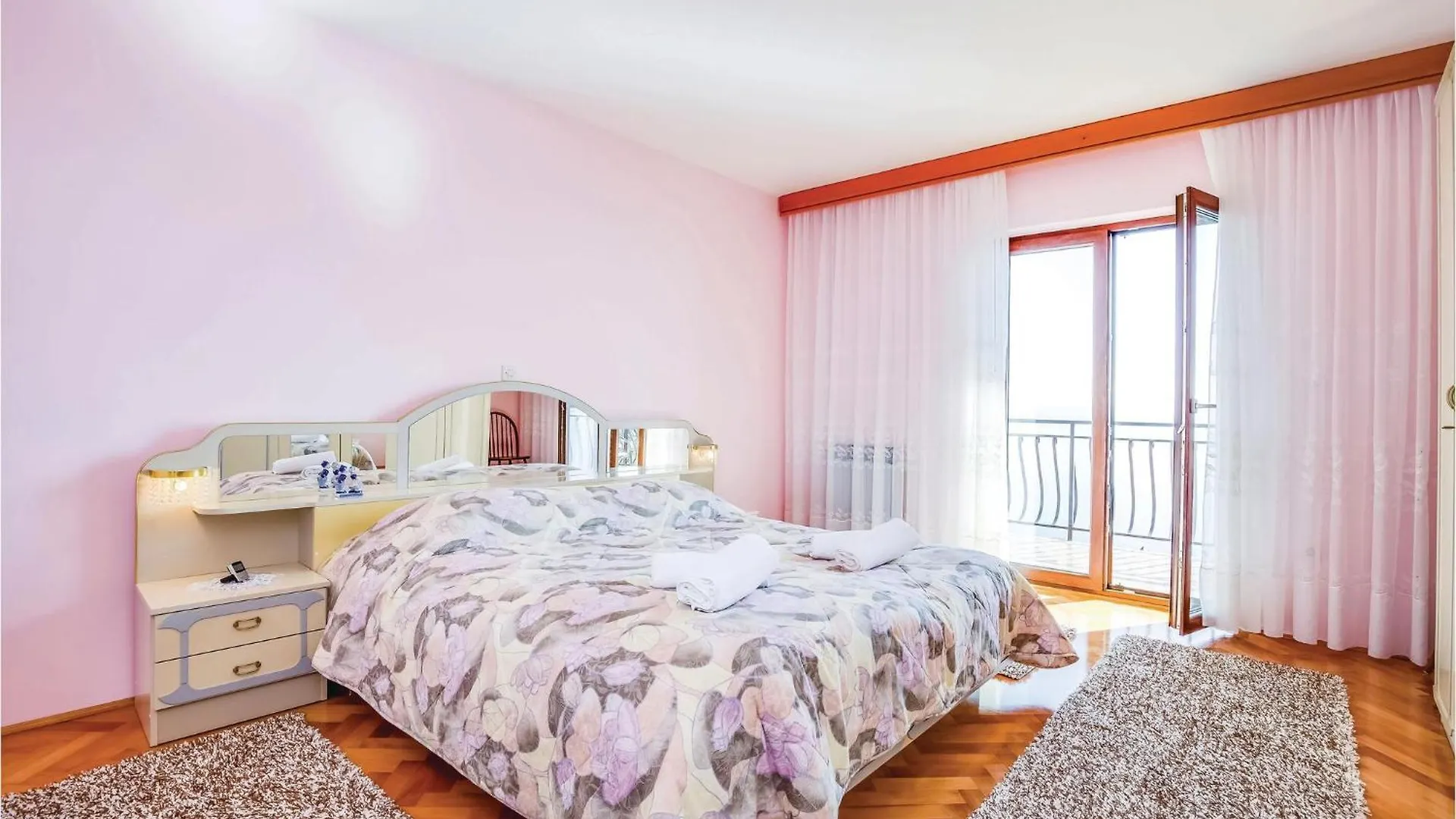 2 Bedroom Lovely Apartment In Ловран