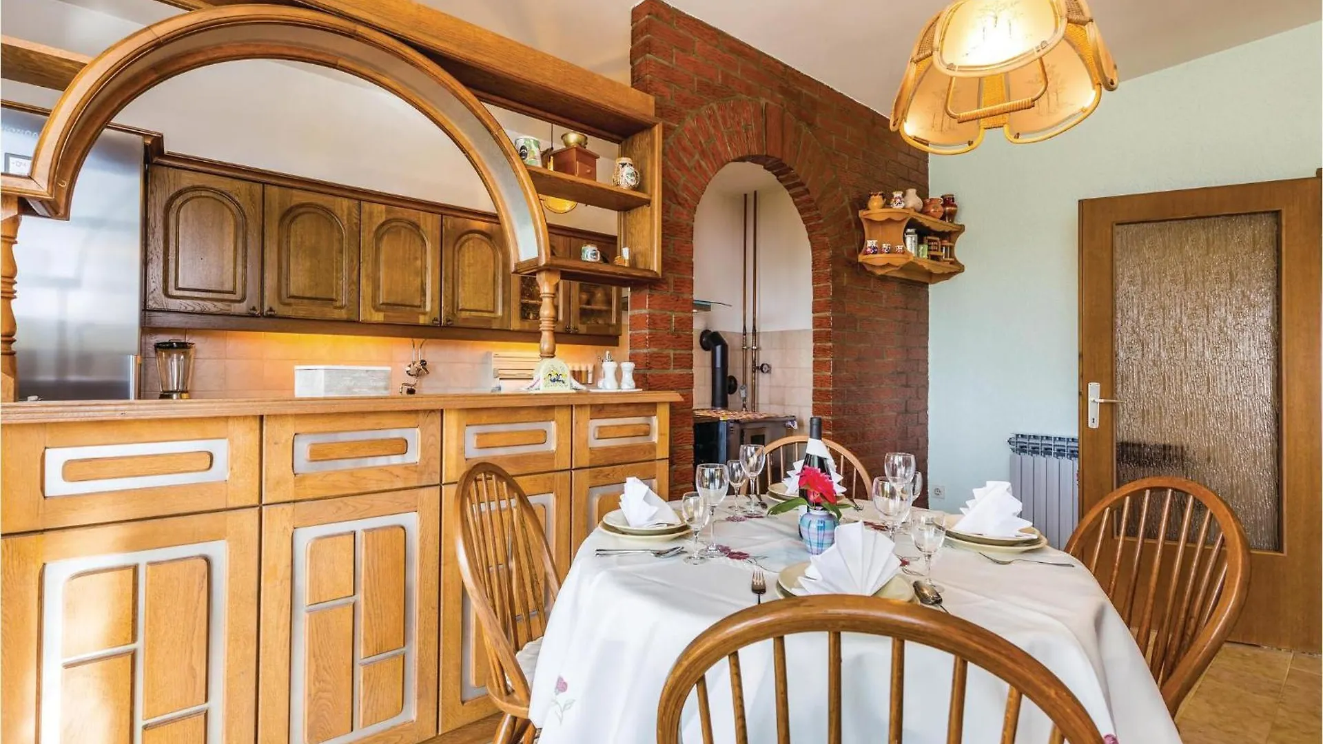 2 Bedroom Lovely Apartment In Ловран Хорватия